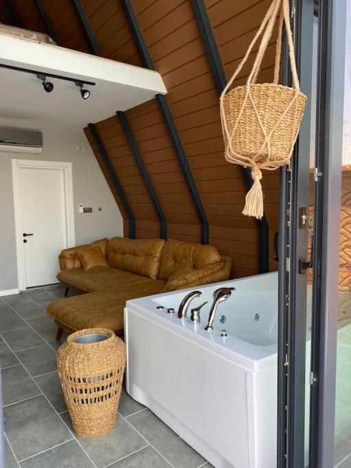 Hotel Triangle Life Suit Kartepe Exterior foto